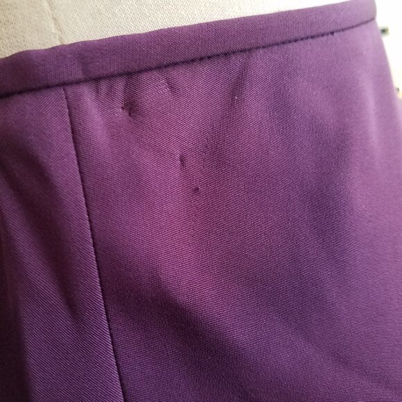 Ann Taylor • Silk Skirt • Classic Cut • At The Knee • Size 2P - Picture 3 of 7